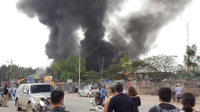 Cháy lớn tại khu nhà xưởng  Sản Xuất khu vực làng nghề Triều Khúc